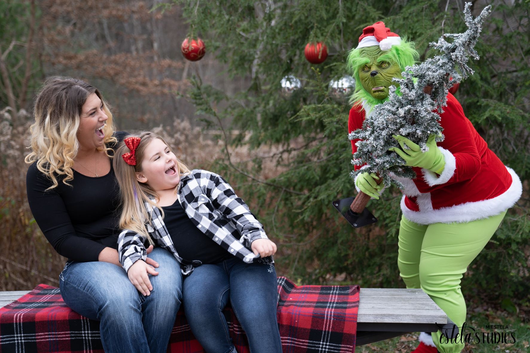 Movement Mortgage: Christmas Photos with the Grinch!